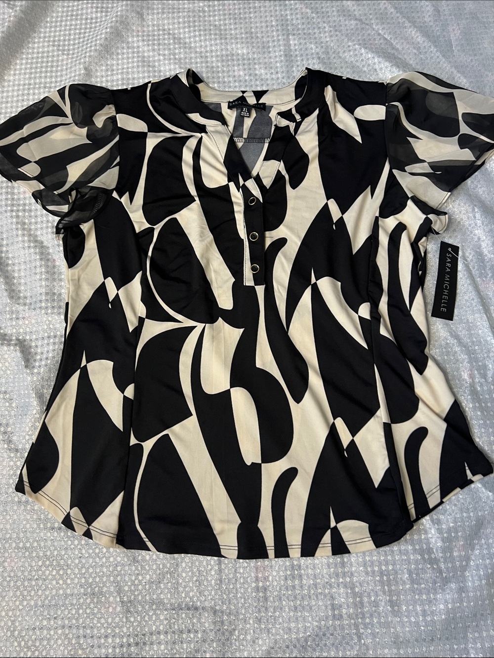 Sara Michelle Black and White Abstract Print Short Sleeve Blouse